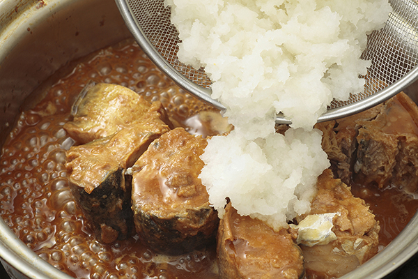 鯖の味噌煮缶でおろし煮～簡単3stepおつまみ～